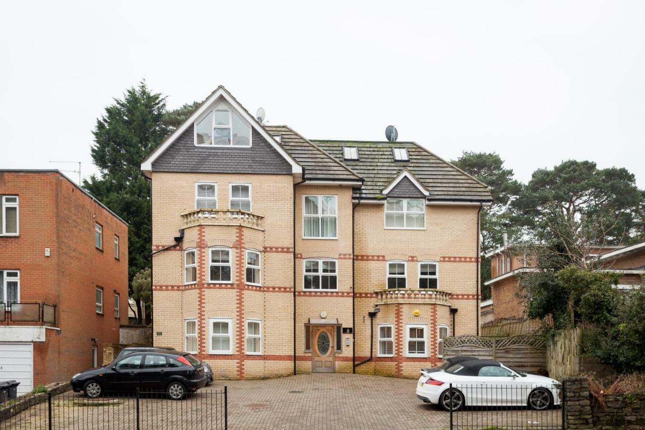 Stunning Contemporary Apartment - Free Parking - 5 Minute Walk To The Beach - Great Location - Fast Wifi - Smart Tv With Netflix Included - Contractor Friendly - Perfect For Short And Long Stays Bournemouth Eksteriør billede