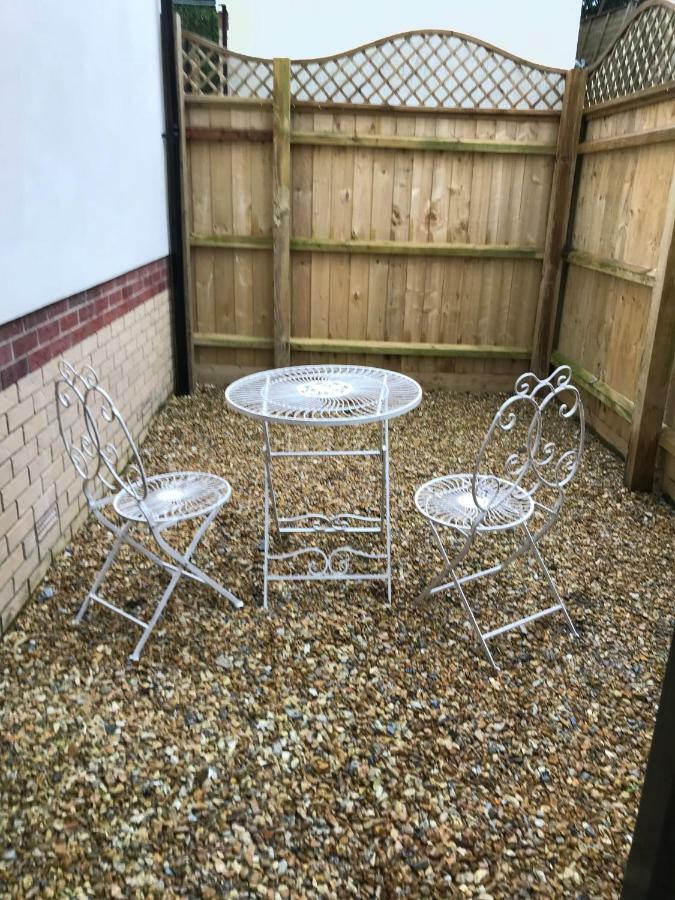 Stunning Contemporary Apartment - Free Parking - 5 Minute Walk To The Beach - Great Location - Fast Wifi - Smart Tv With Netflix Included - Contractor Friendly - Perfect For Short And Long Stays Bournemouth Eksteriør billede